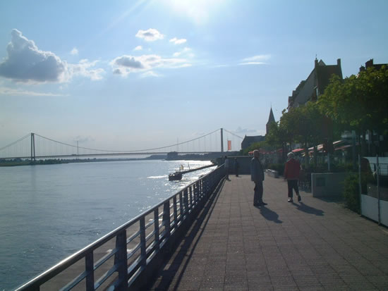 Blick auf die Rheinbrücke bei Emmerich am Rhein